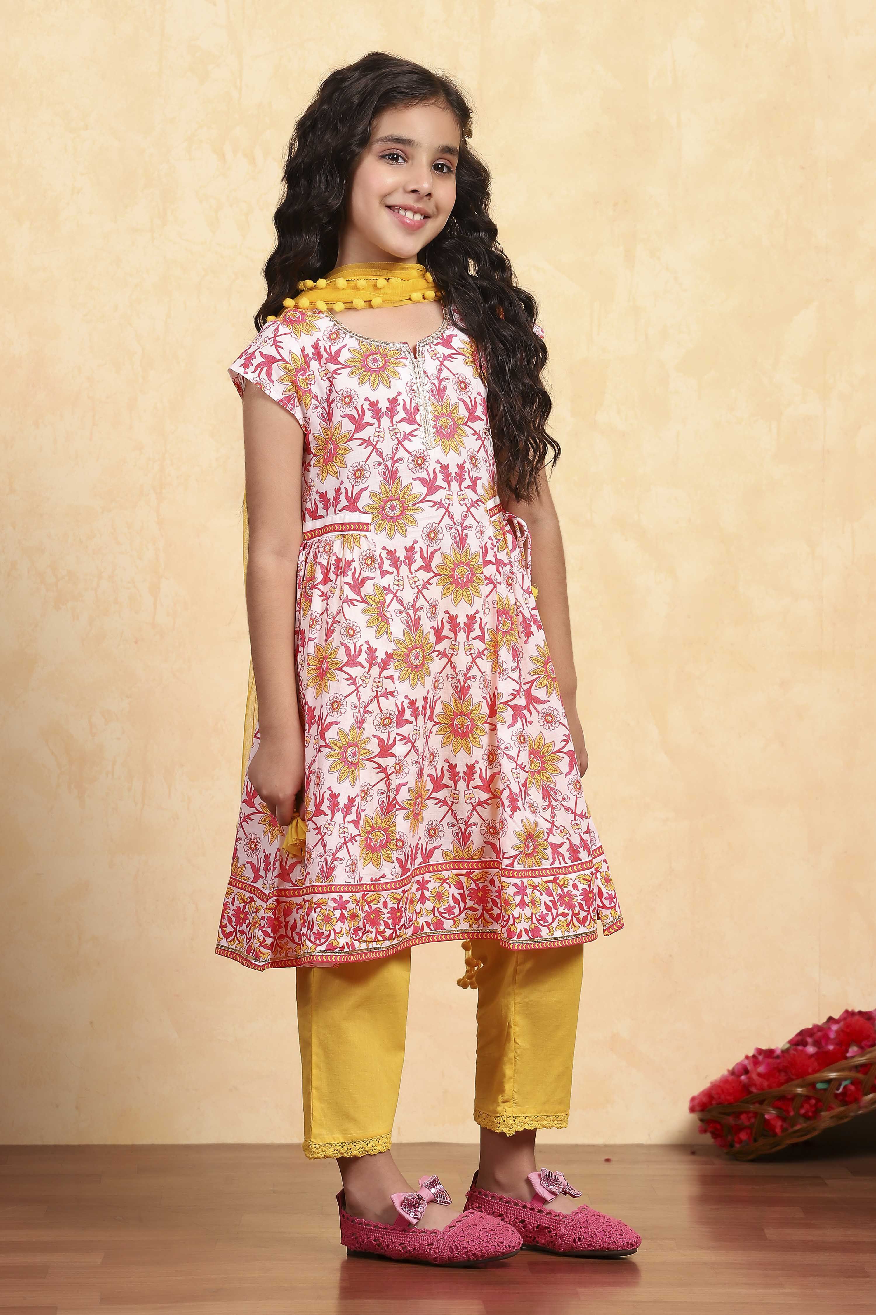 White Cotton Flared Printed Suit Set image number 5