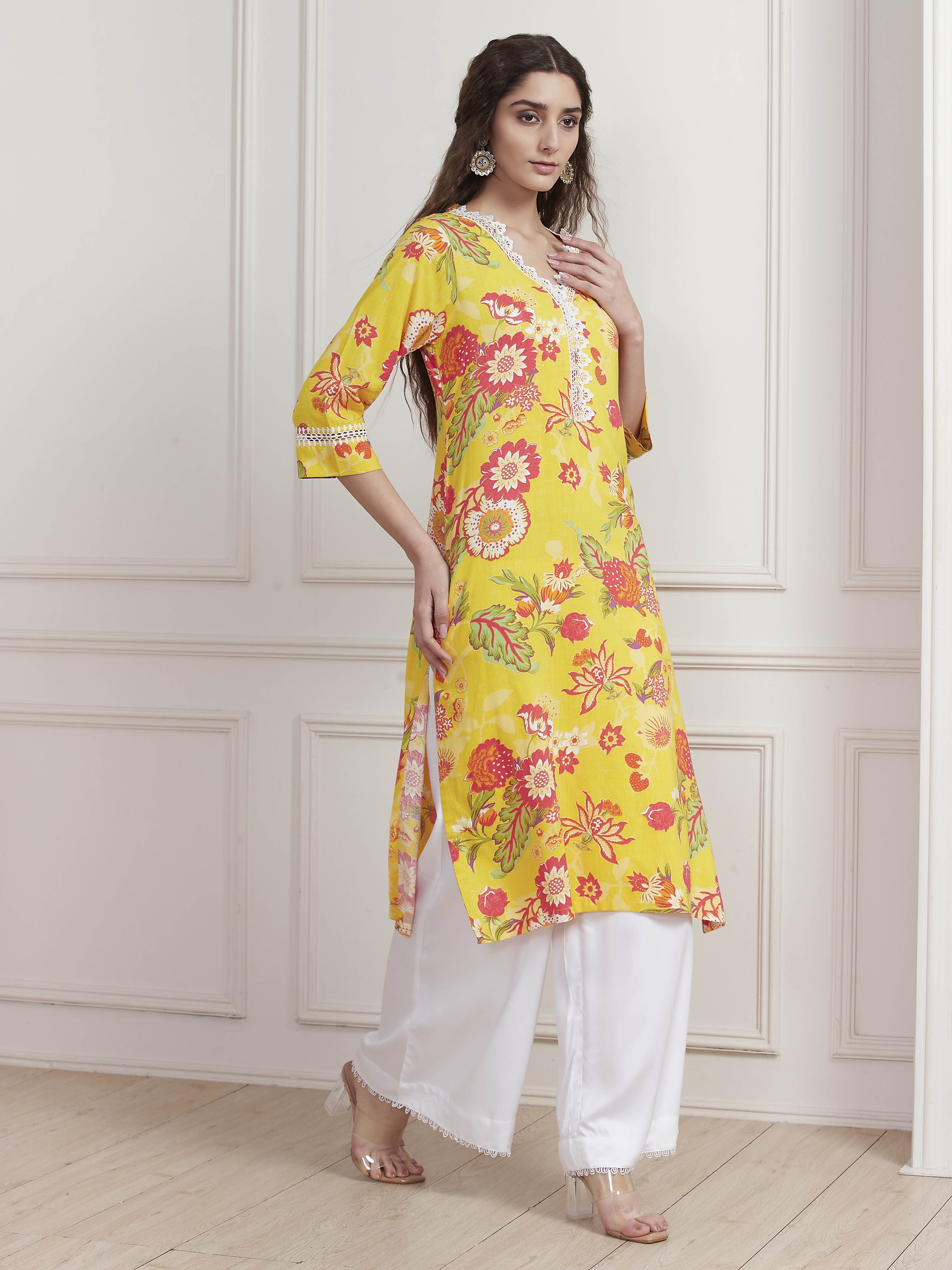 Yellow Floral Printed Straight Kurta image number 4