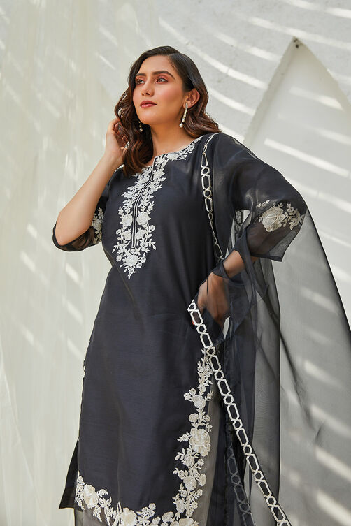 Black Embroidered Kurta & Palazzo Suit Set image number 9