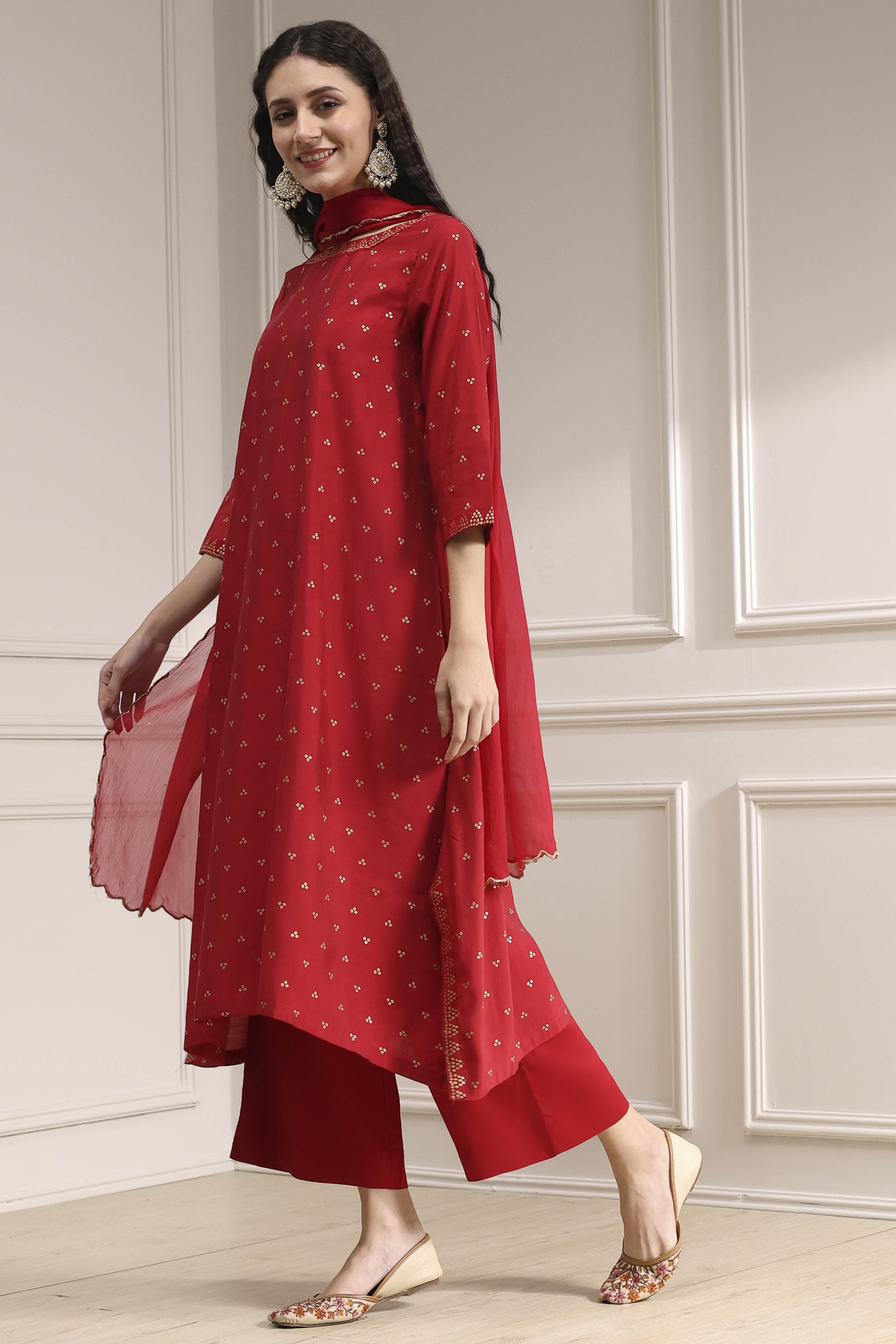 Red Polyseter Blend Straight Printed Fusion Set image number 3