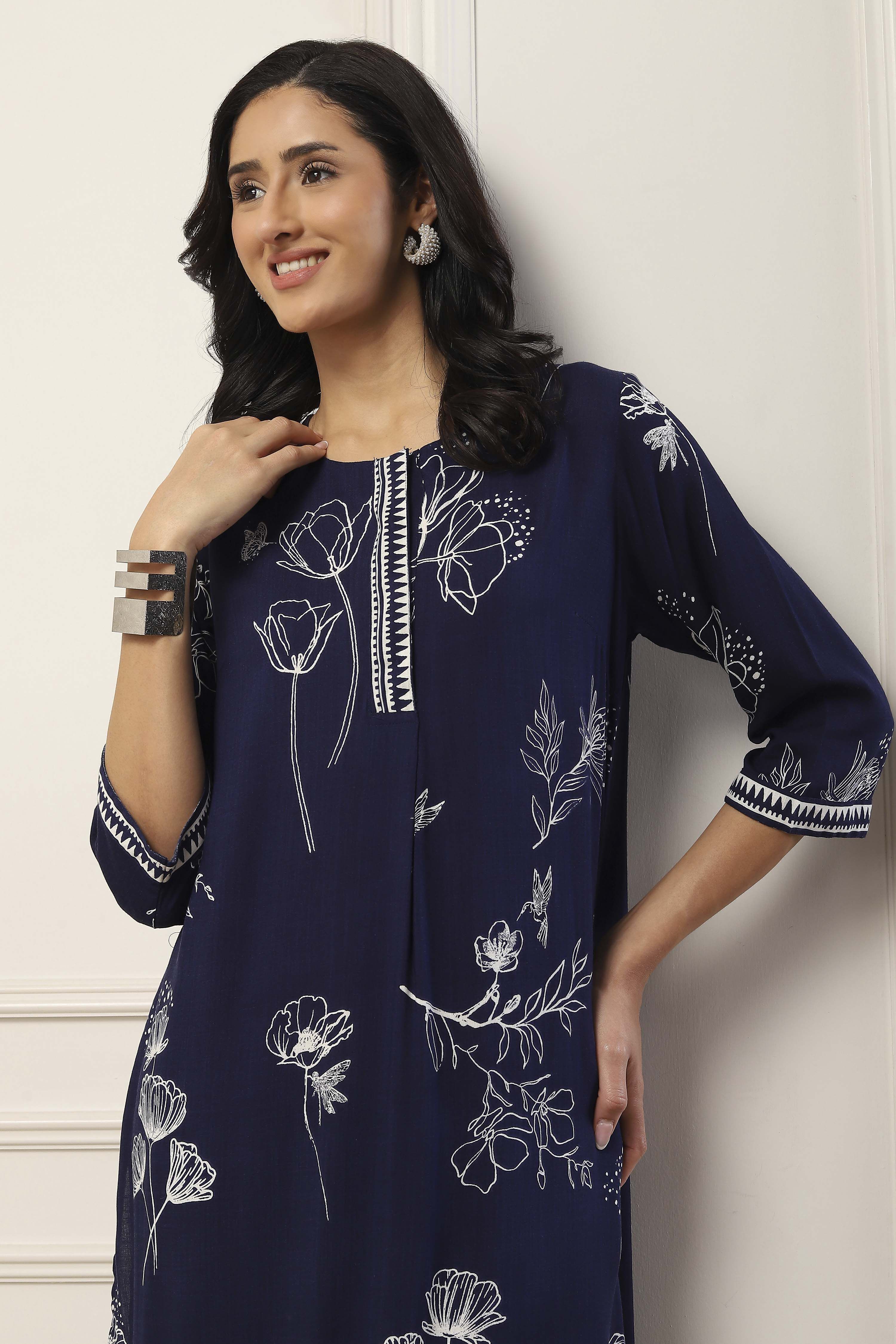 Navy Blue Viscose Rayon Floral Printed Straight Suit Set image number 7