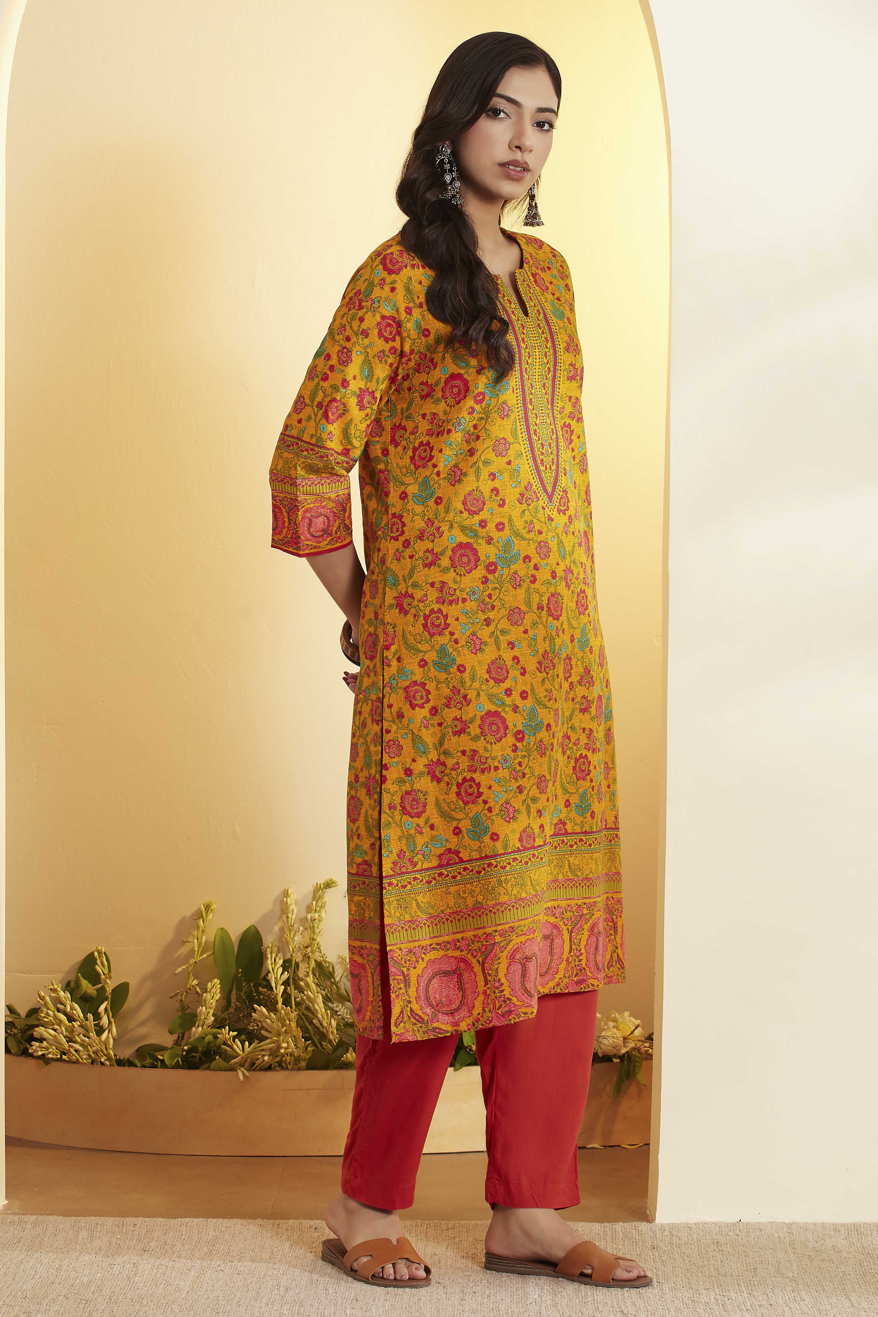 Mustard Cotton Floral Printed Straight Kurta image number 3