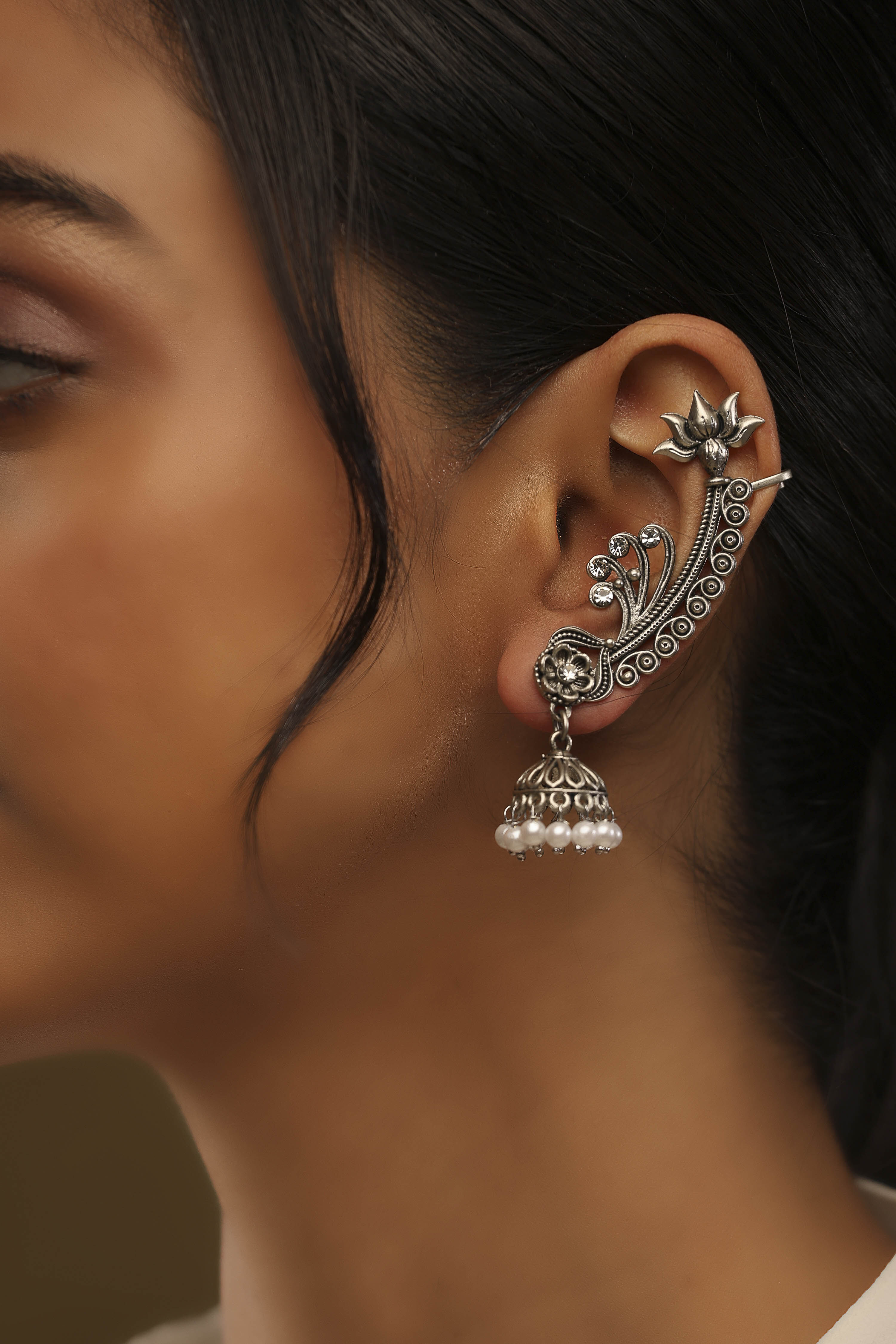 Oxidised Alloy Earcuff image number 1