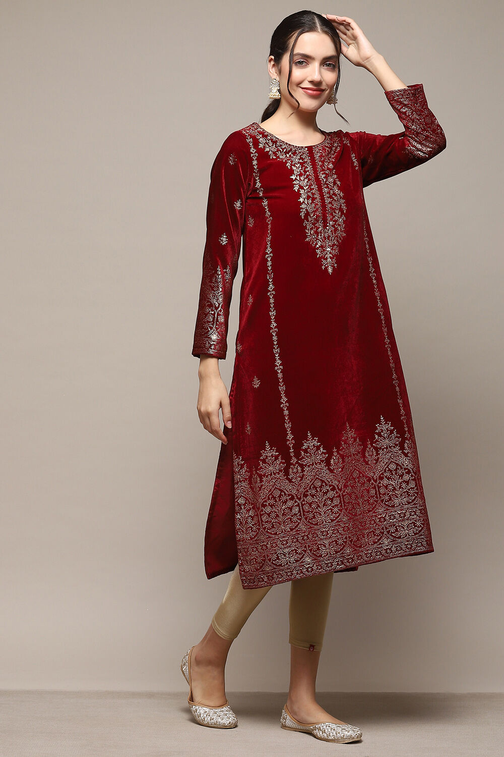 Maroon Poly Velvet Printed Straight Kurta image number 4