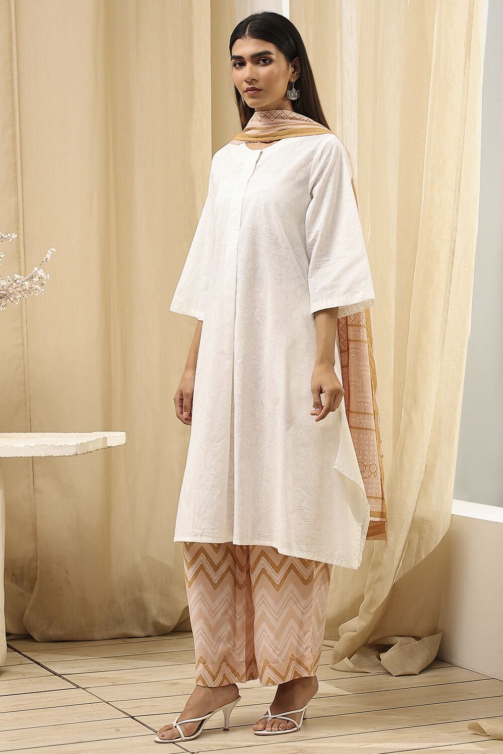 Beige and White Cotton Straight Suit Set image number 3