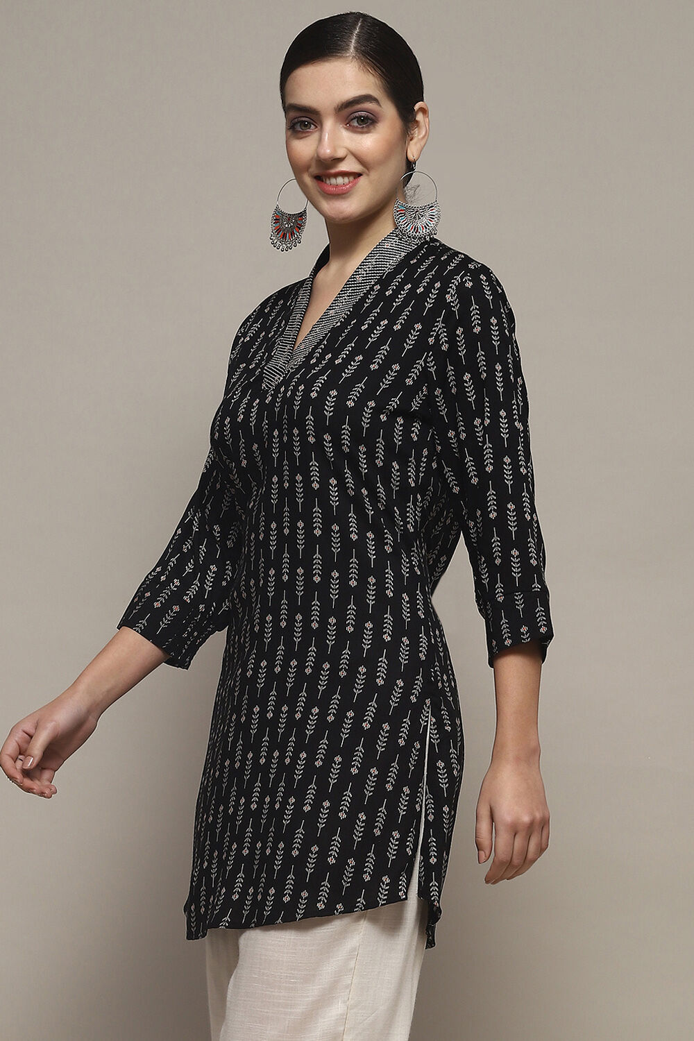 Black Viscose Rayon Printed Short Kurta image number 2
