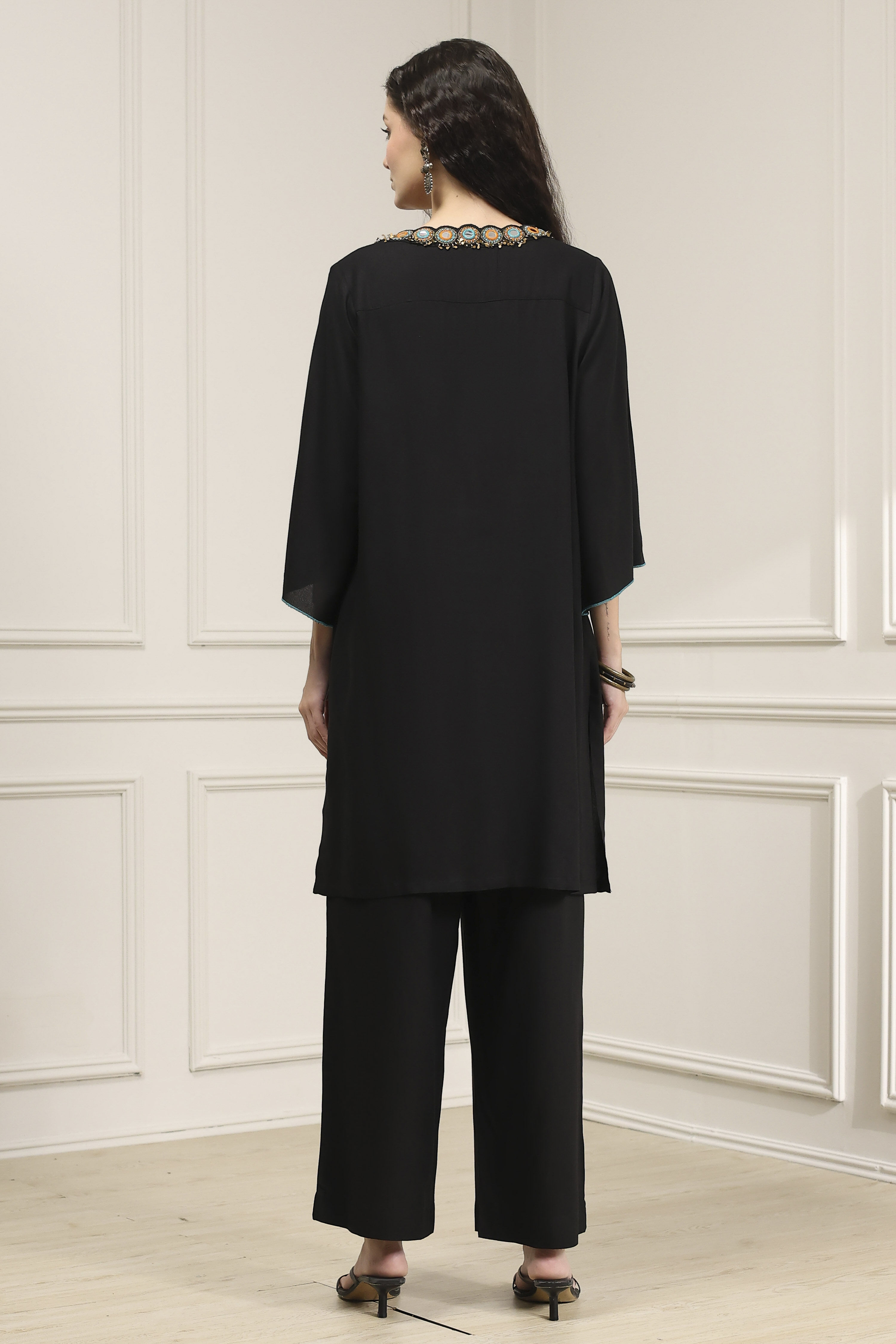 Black Solid Relaxed Straight Suit Set image number 4