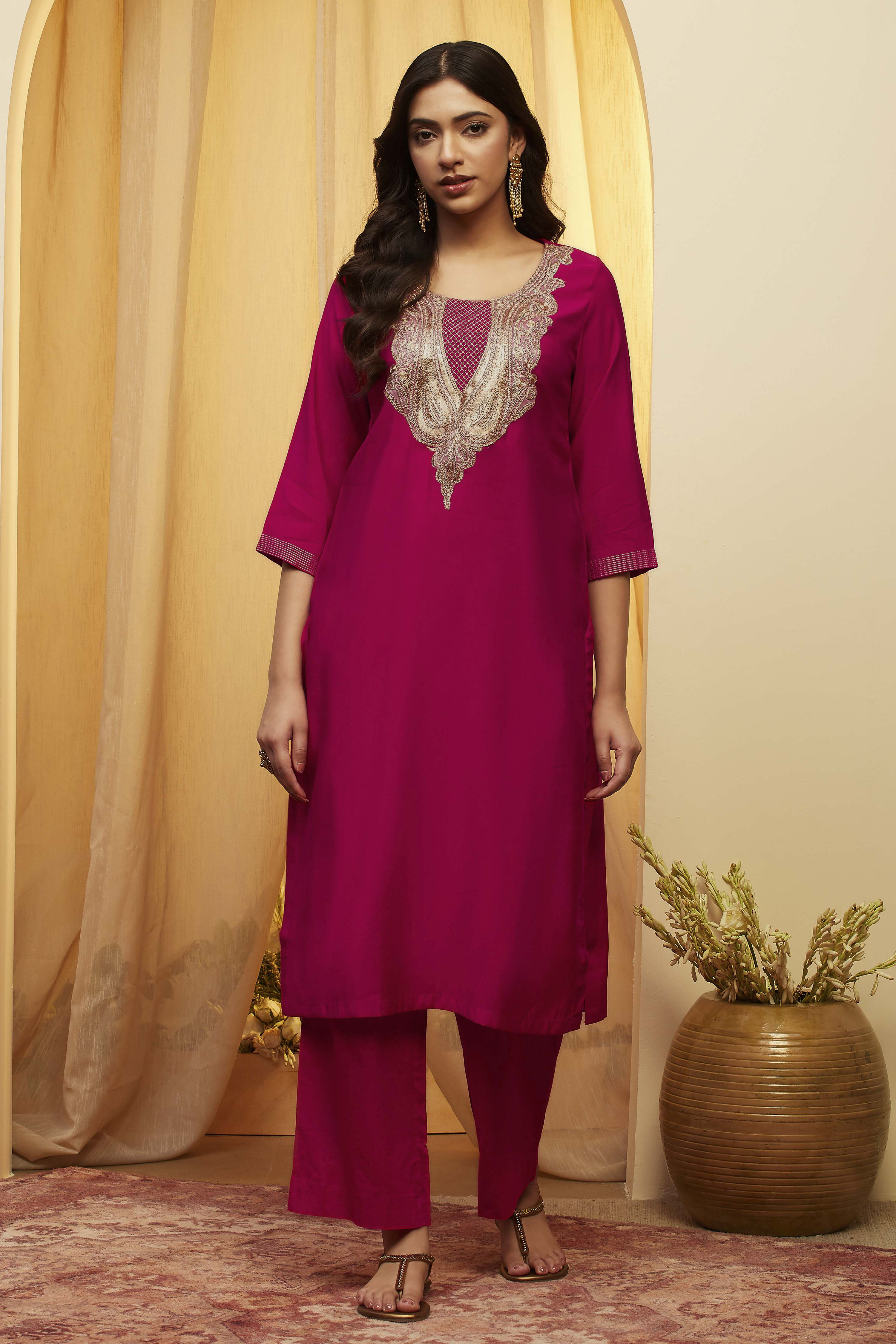 Pink Embellished Yoke Straight Kurta image number 5