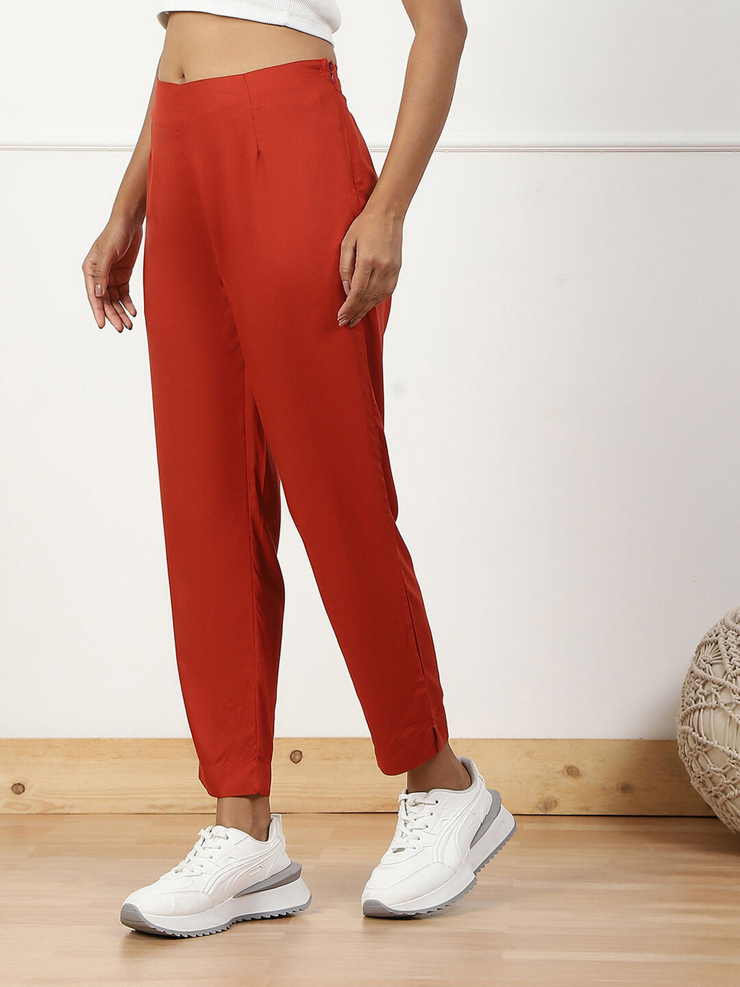 Black Solid Mid-Rise Regular Pants image number 2