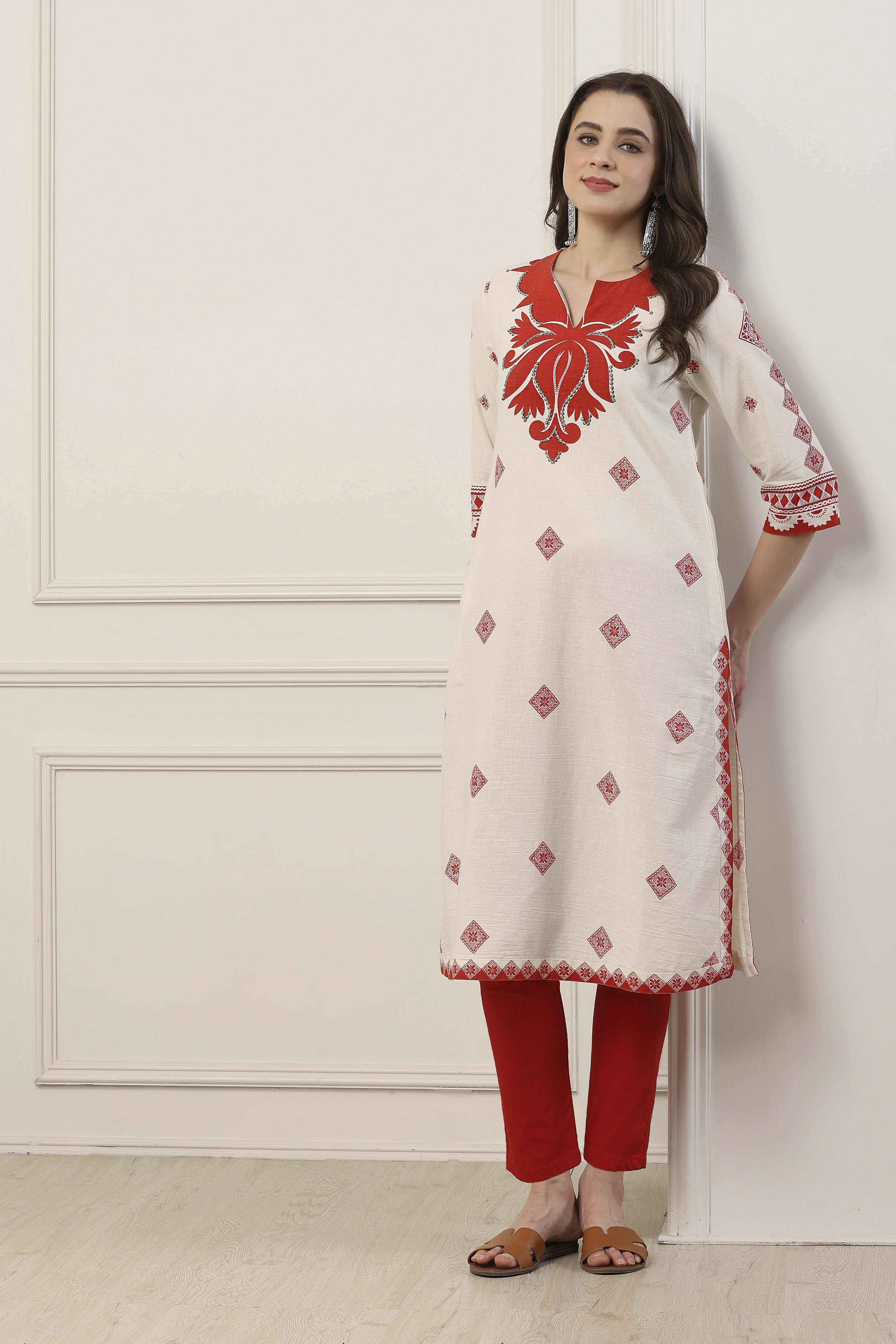 Ivory & Orange Cotton Ethnic Motif Printed Straight Kurta image number 4