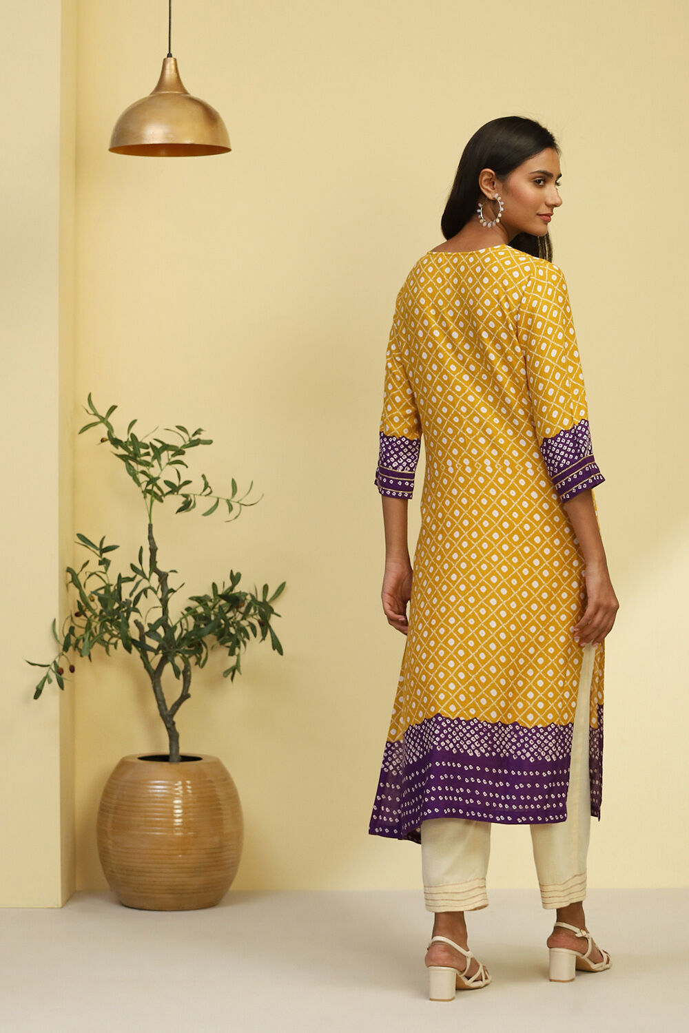 Yellow Bandhani Printed Straight Kurta image number 3