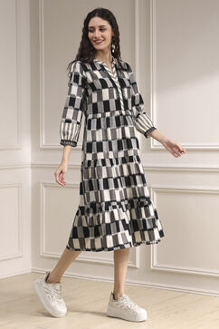 Black and White Cotton Tiered Dress image number 3