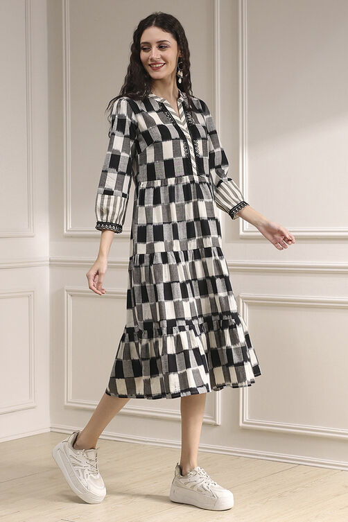 Black and White Cotton Tiered Dress image number 3