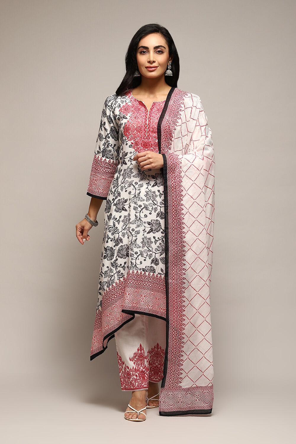 Off White Viscose Straight Printed Kurta Pant Suit Set image number 7