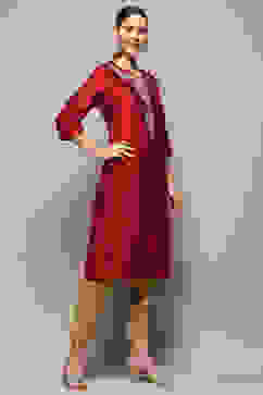 Pink Embroidered Regular Fit Straight Kurta image number 3