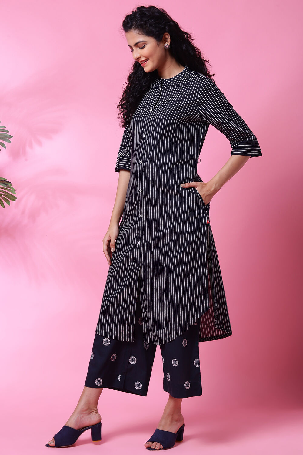 Black Cotton Straight Kurta Pants Set image number 3
