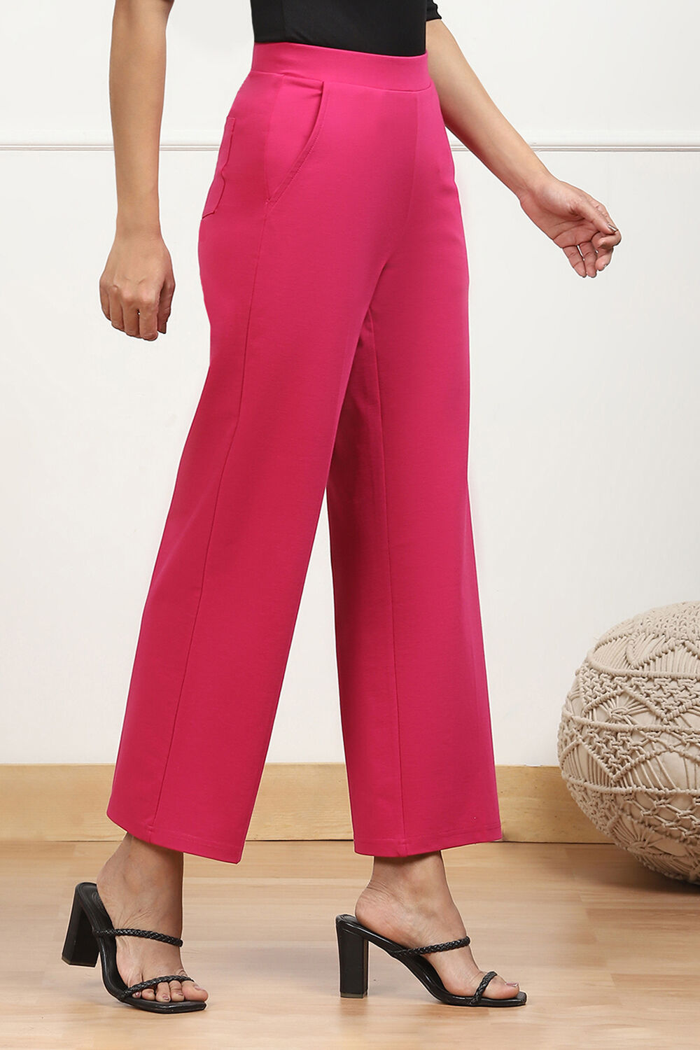 Fuchsia Solid Relaxed Fit Pants image number 3