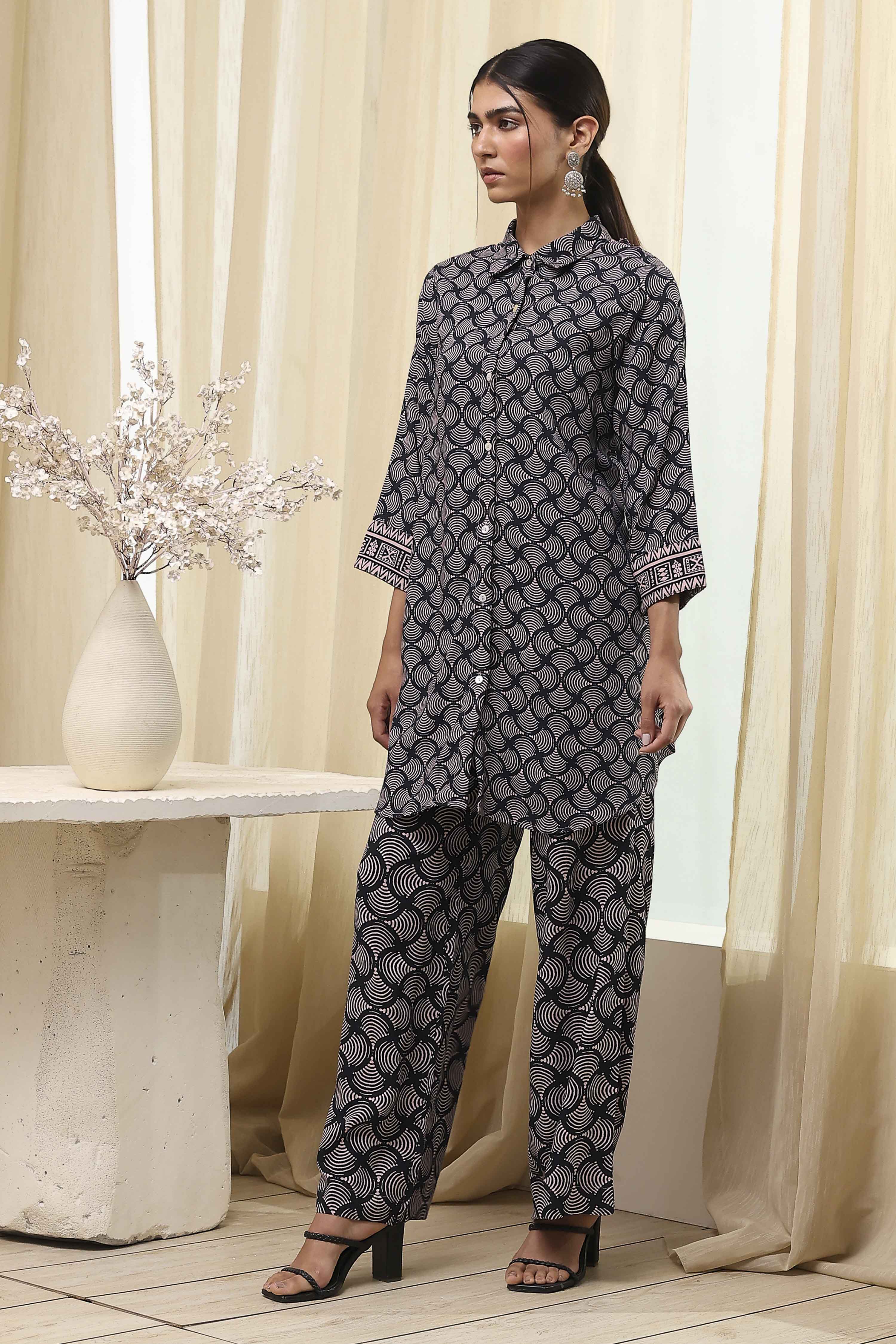 Black Printed Shirt-Style Straight Co-ord Set image number 3
