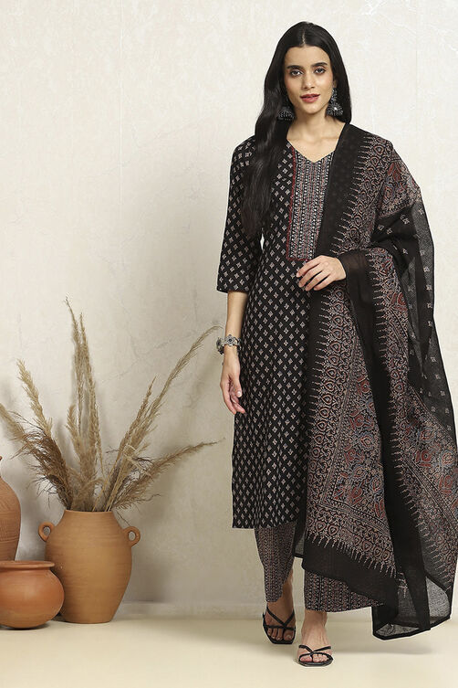 Blue Cotton Floral Printed Unstitched Suit Set image number 1