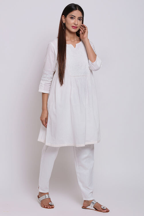 White Cotton Chikankari Kurta image number 3