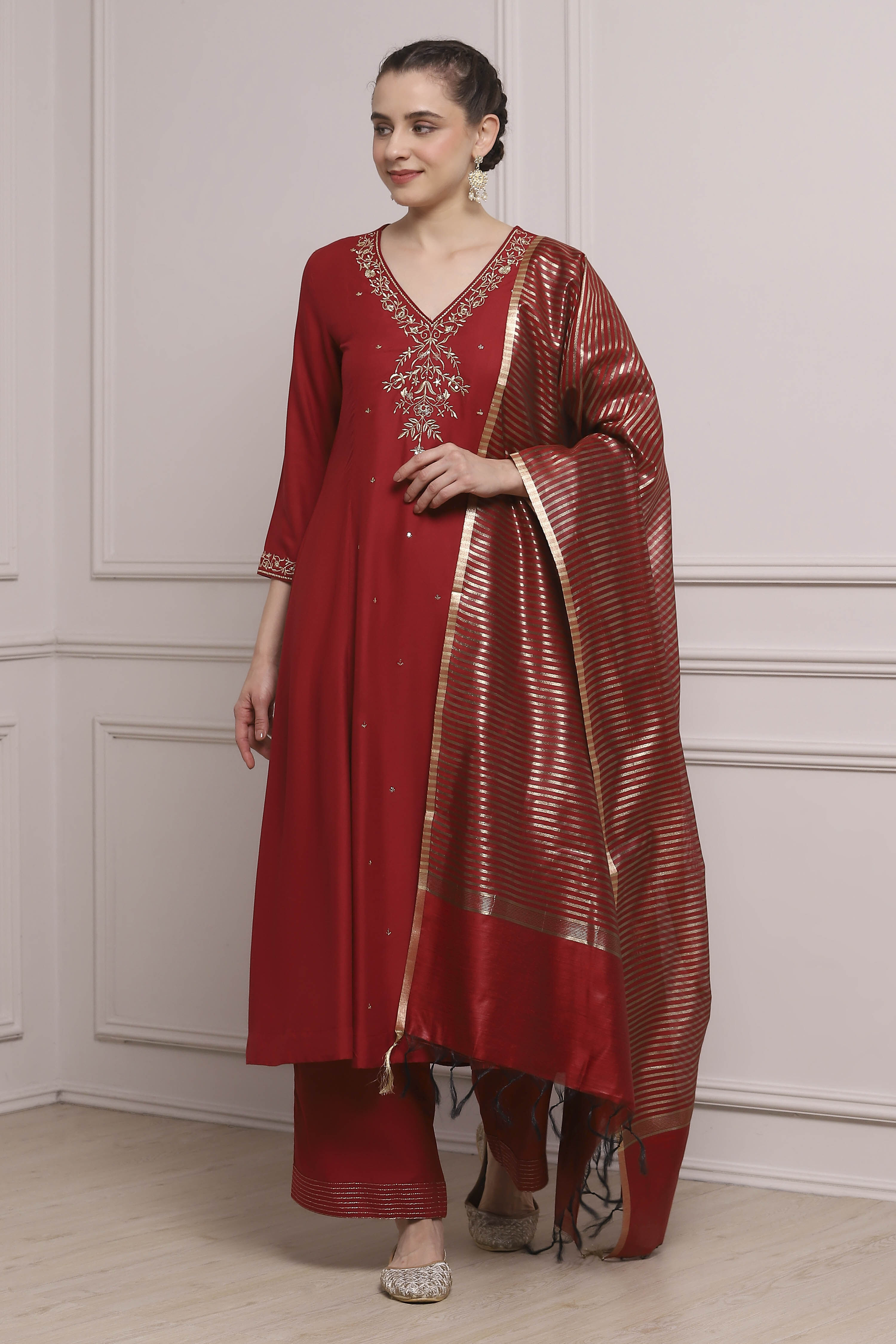 Green Embroidered Kalidar Suit Set image number 6