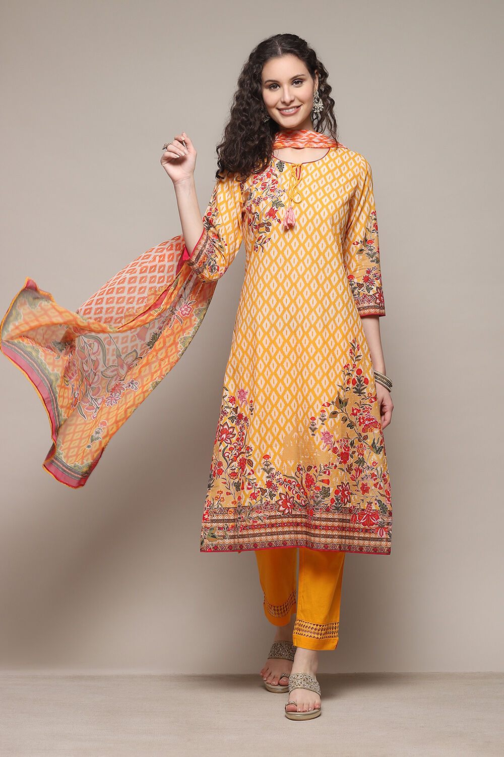 Yellow Cotton Straight Printed Kurta Slim Pant Suit Set image number 0