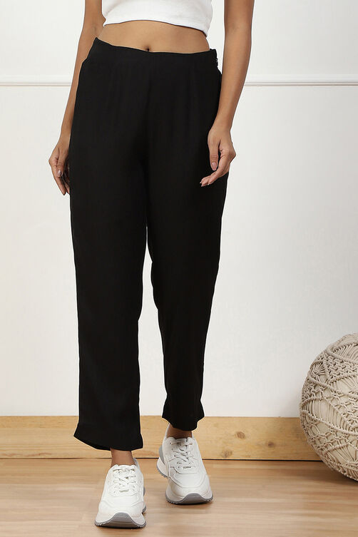 Black Solid Mid-Rise Regular Pants image number 4