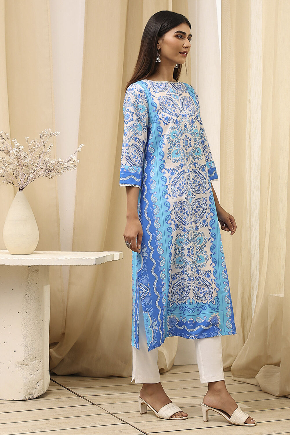 Blue and White Cotton Printed Straight Kurta image number 3