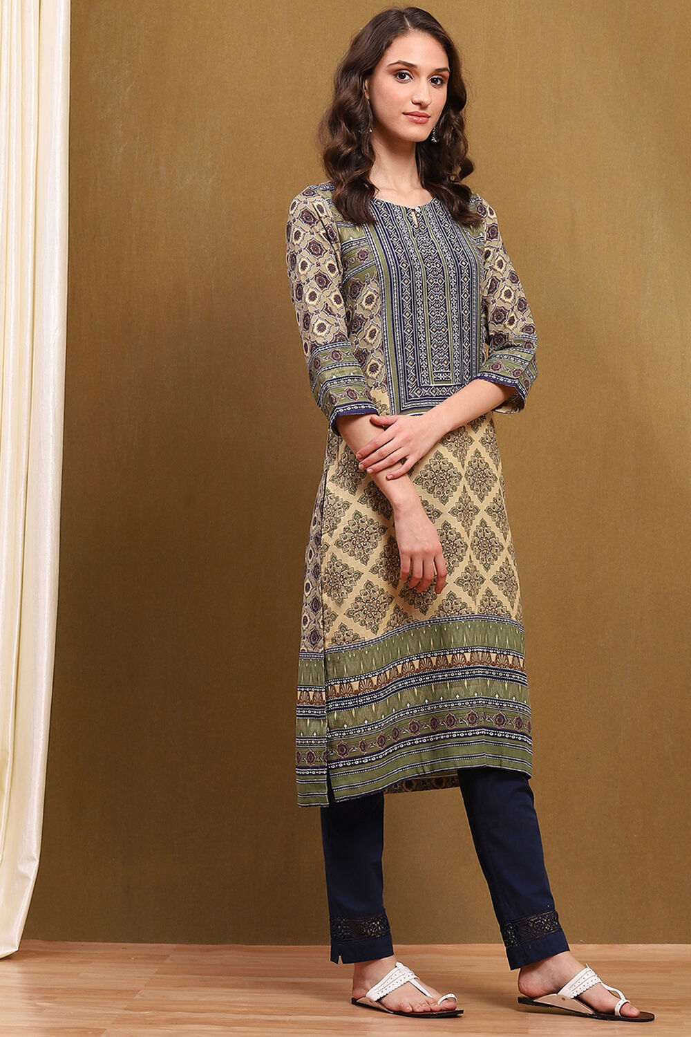 Green Printed Straight Kurta image number 4