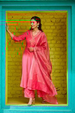 Fuschia Rayon Straight Suit Set image number 4