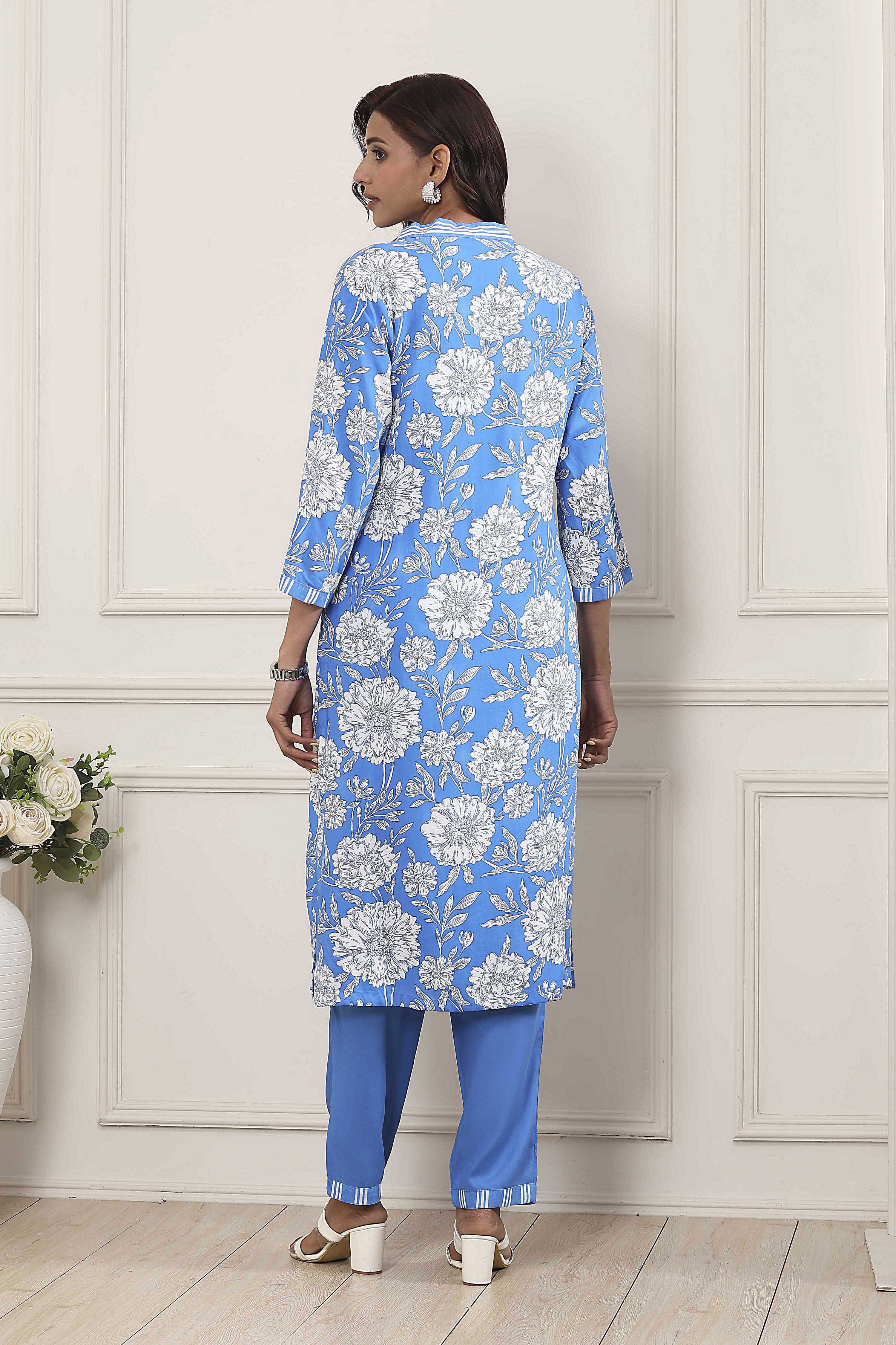 Blue Floral Printed Straight Suit Set image number 4