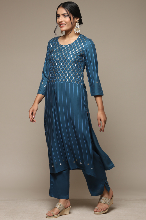 Fuschia Rayon Straight Kurta Pant Suit Set image number 3