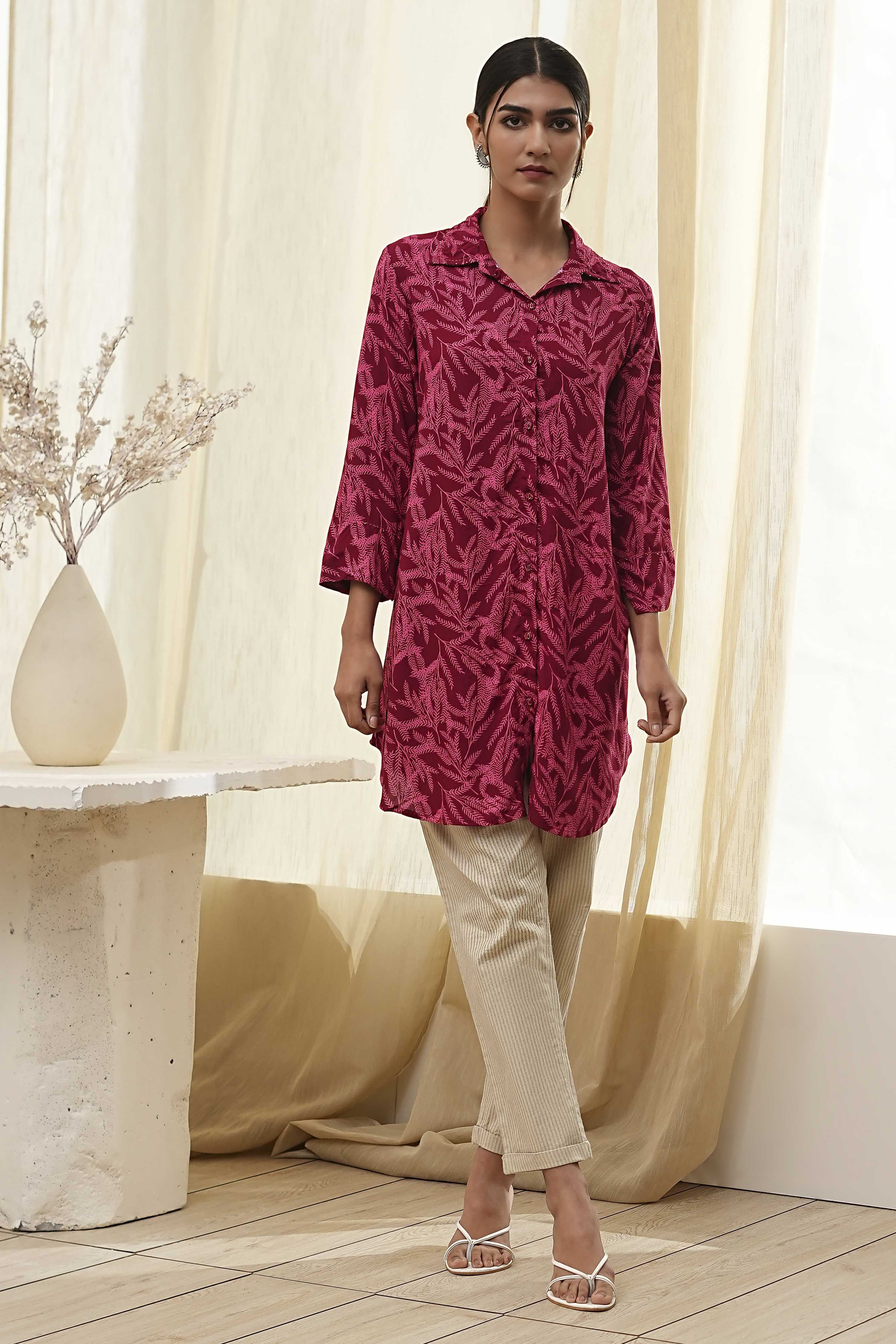 Red Printed Shirt-Style Short Kurta image number 5