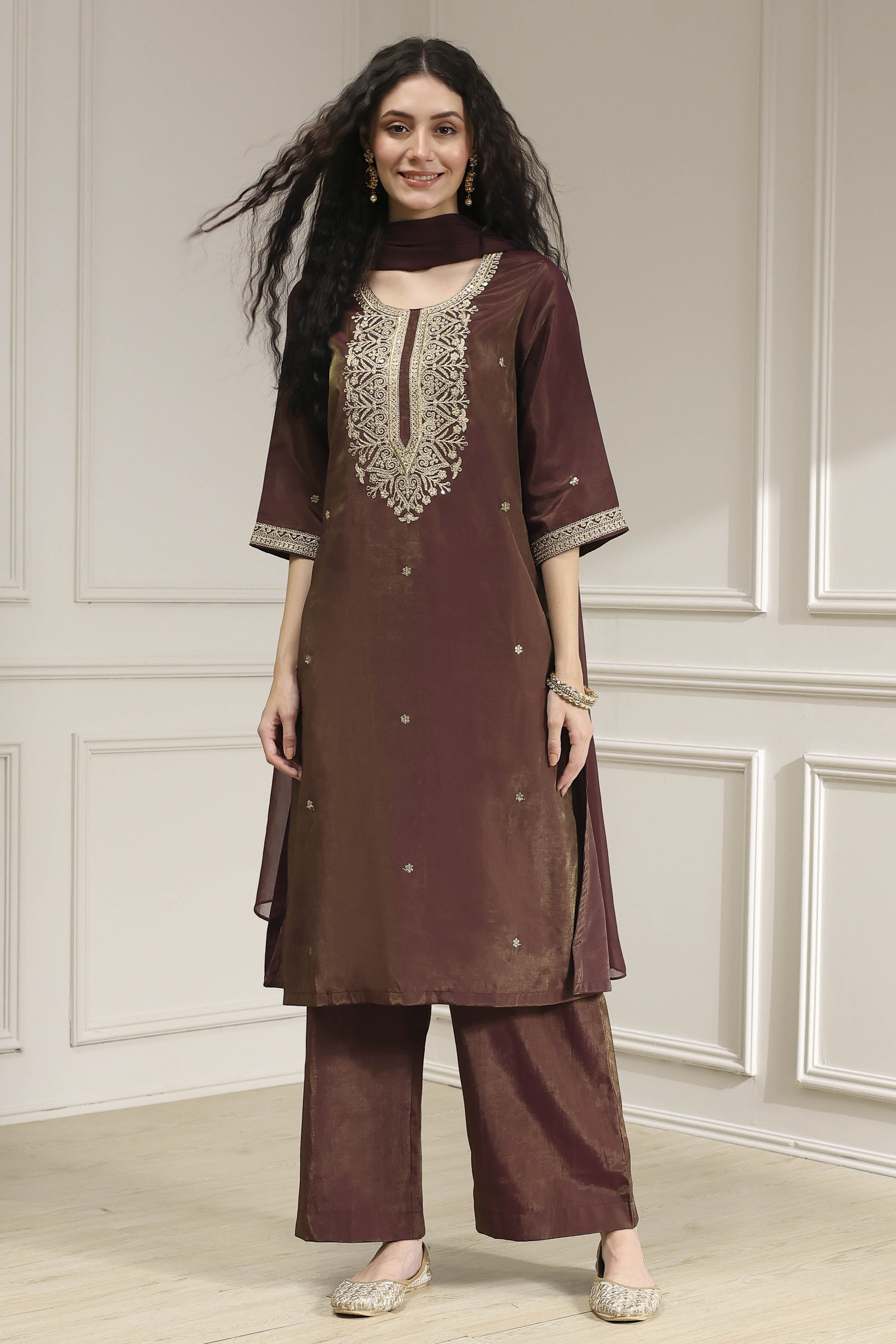 Green Embroidered Straight Suit Set image number 6