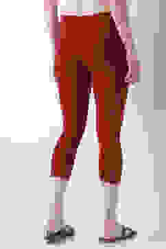 Maroon Cotton Lycra Solid Fitted Cropped Leggings image number 5