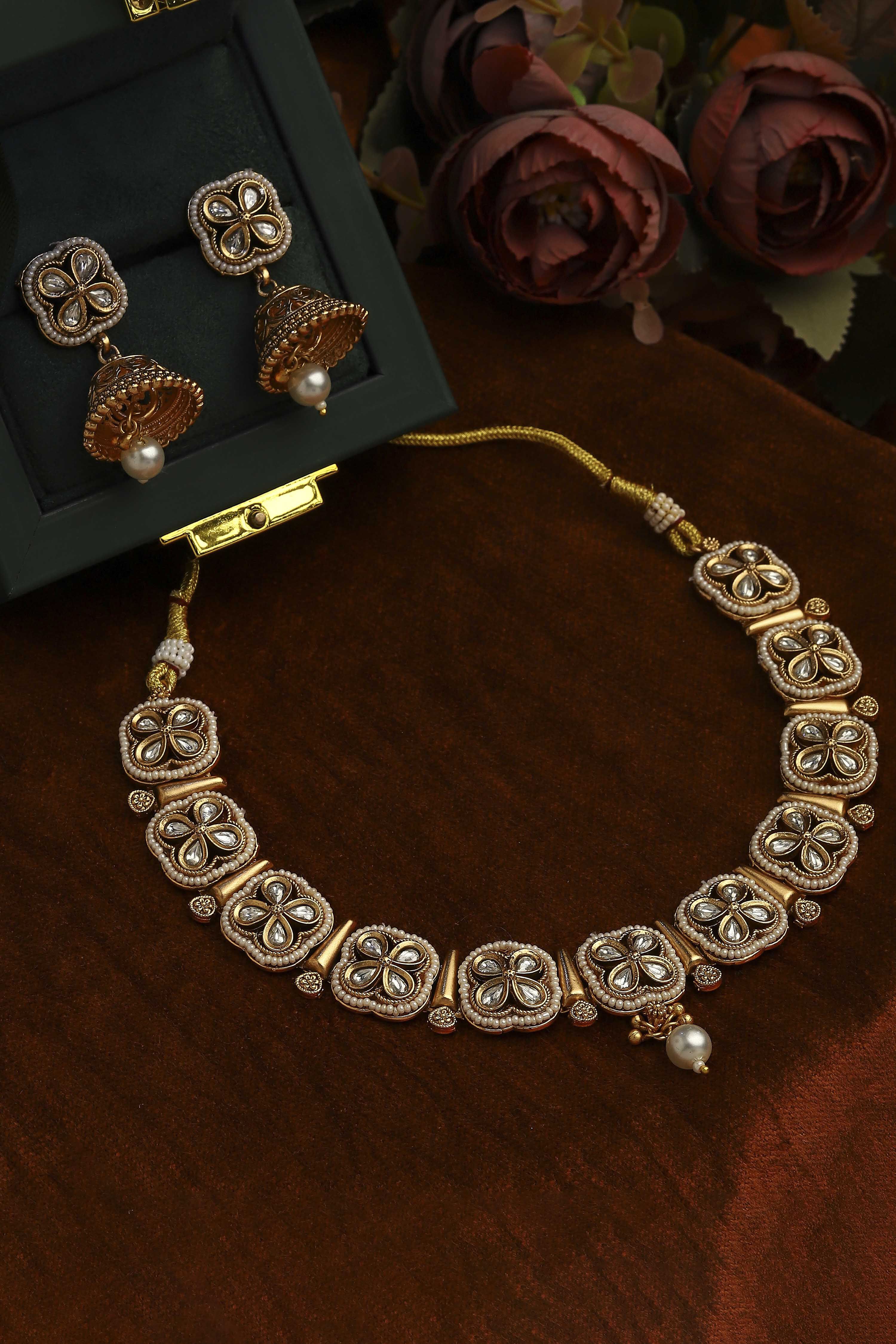 White Alloy Necklace Set image number 0