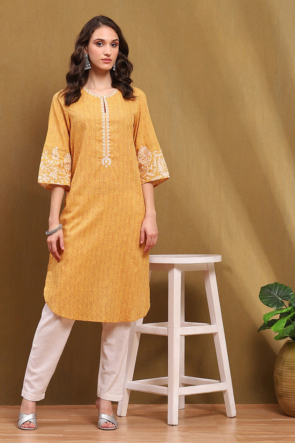 Mustard Yellow Cotton Printed Straight Kurta image number 0