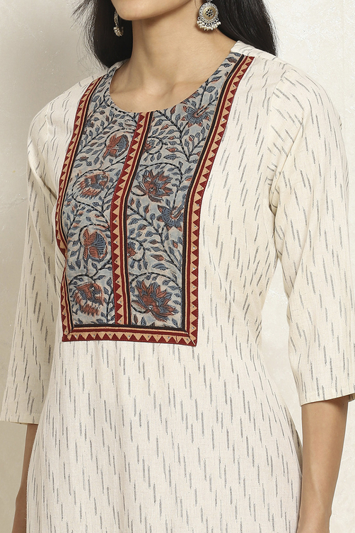 Off-white and Maroon Cotton Printed Unstitched Suit Set image number 2