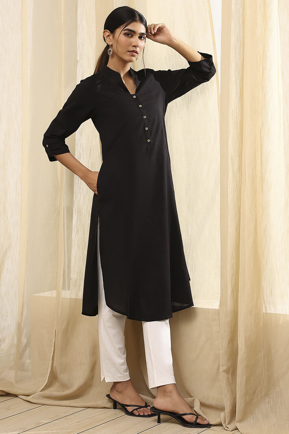 Black Cotton Blend Solid Straight Kurta image number 3