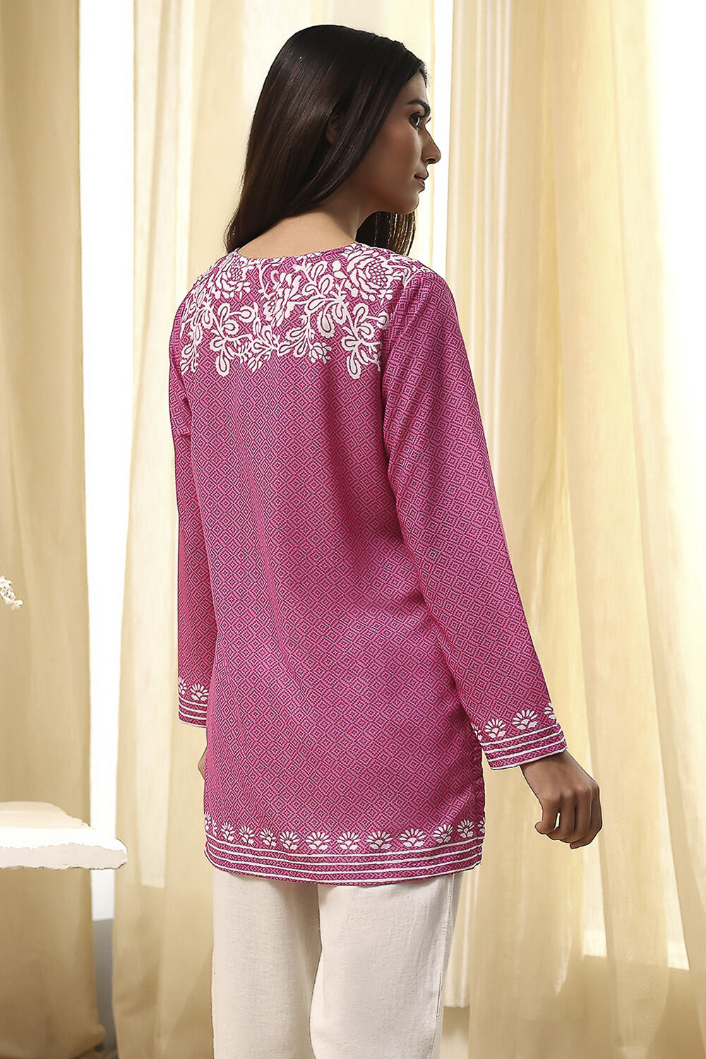 Pink Printed Straight Short Kurta image number 3