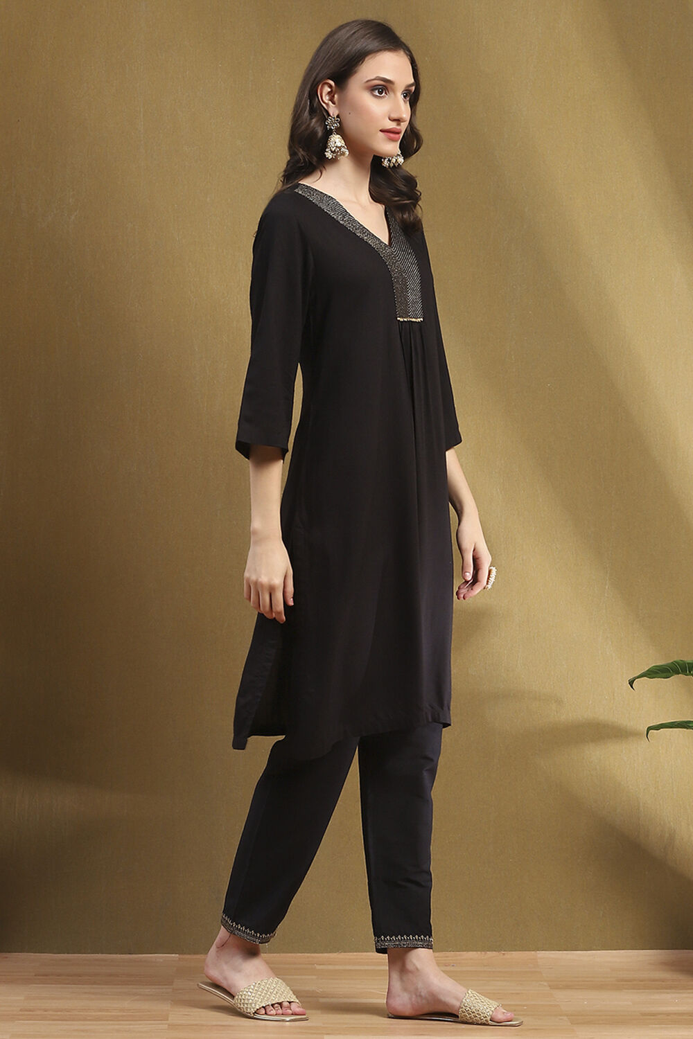 Bottle Green Solid Gathered Straight Kurta image number 4