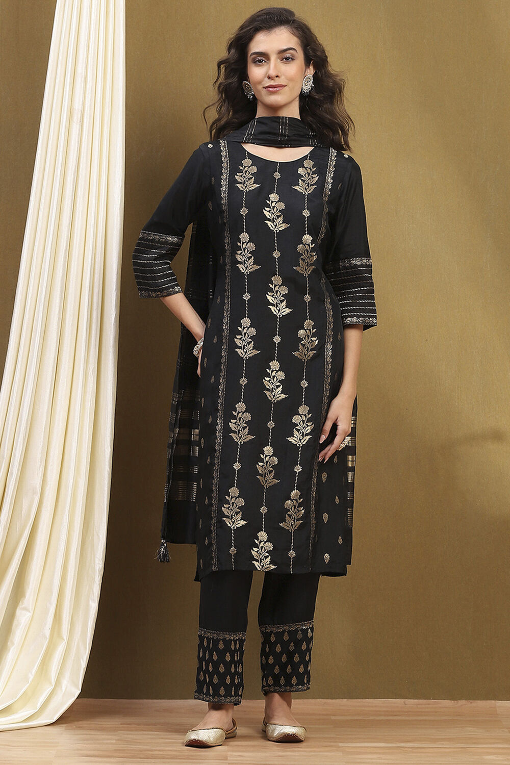 Black Viscose Blend Floral Yarn Dyed Straight Suit Set image number 6