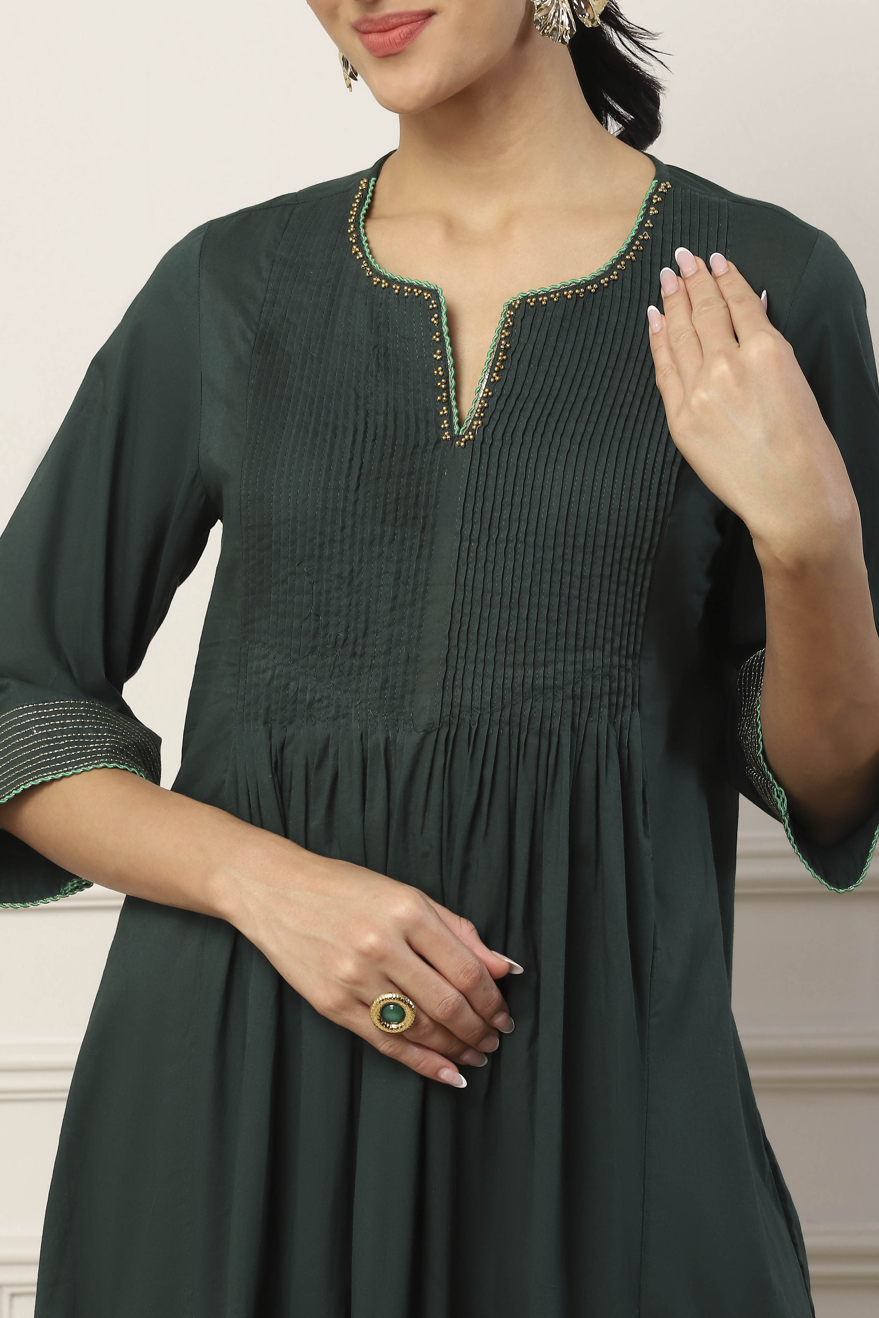 Green Cotton Solid Pleated A-Line Dress image number 1