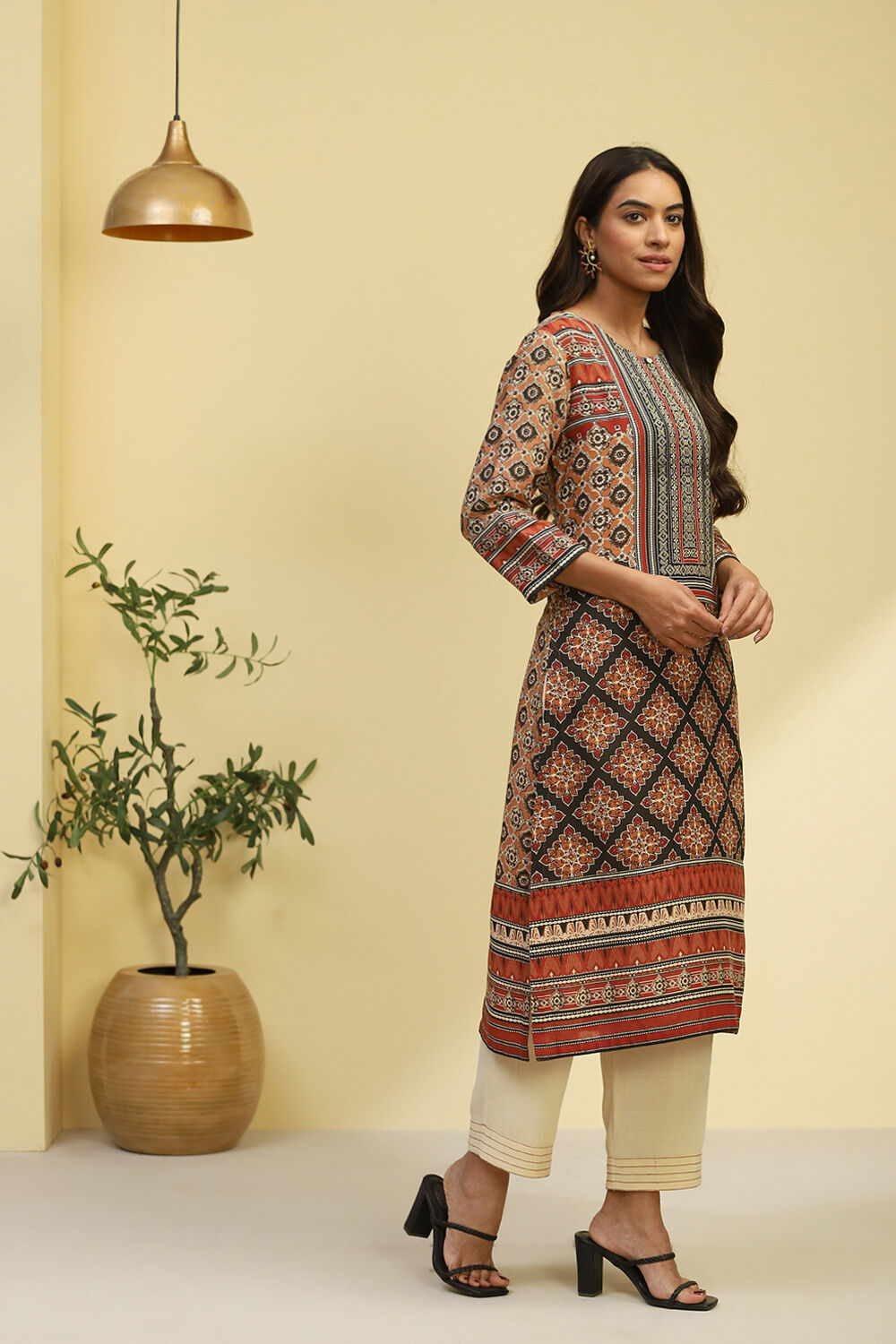 Brown Ethnic Motifs Printed Straight Kurta image number 4