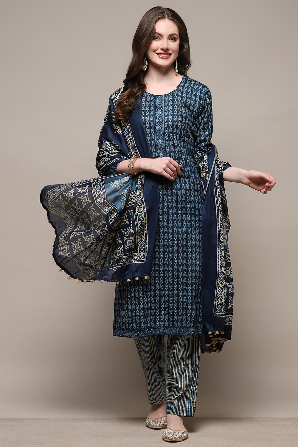 Green Cotton Screen Printed Unstitched Suit Set image number 8