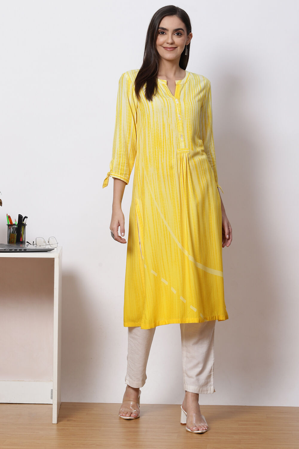 Yellow LIVA Straight Printed Kurta image number 0