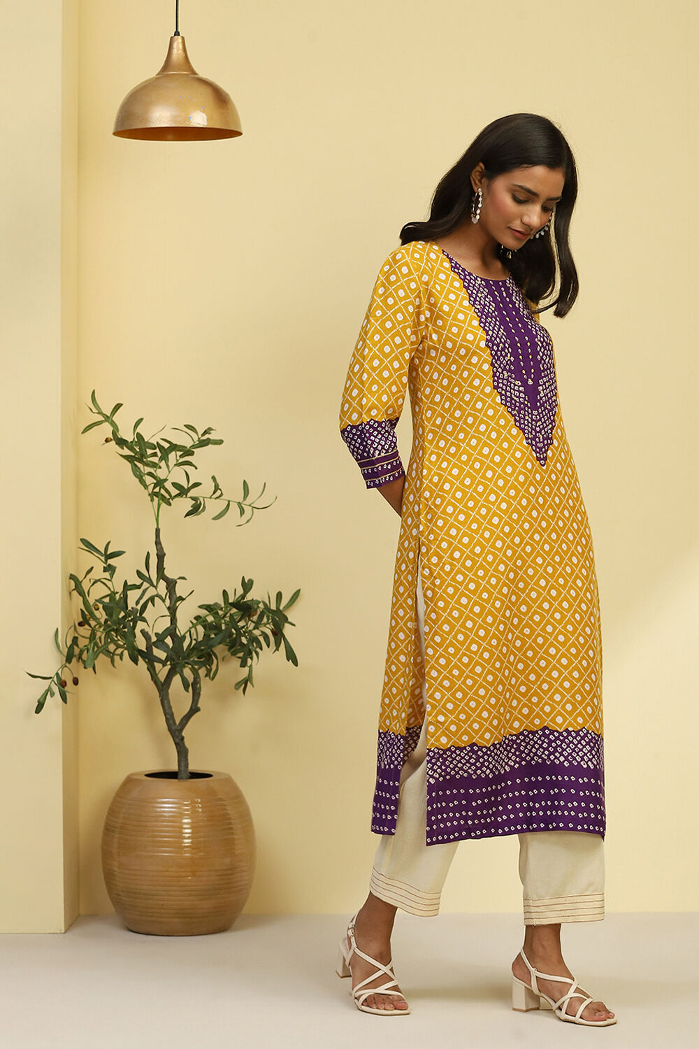 Yellow Bandhani Printed Straight Kurta image number 4