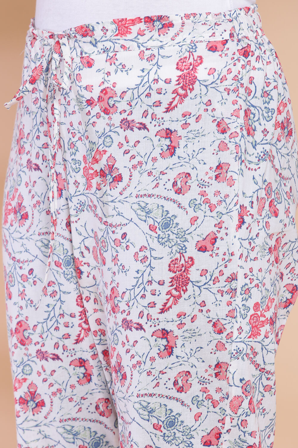 Off White Cotton Straight Kurta Regular Pant Suit Set image number 3