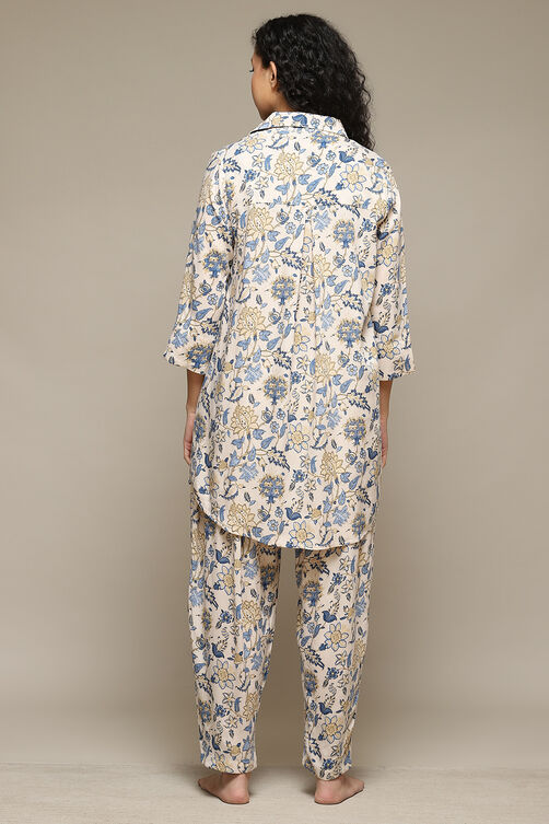 Off White & Red Rayon Printed 2 Piece Sleepwear Set image number 4