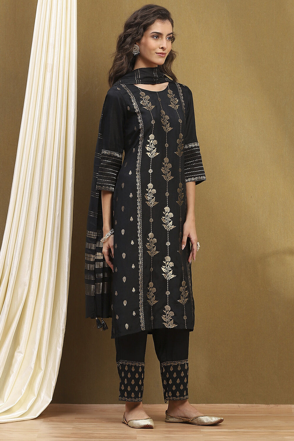 Black Viscose Blend Floral Yarn Dyed Straight Suit Set image number 5